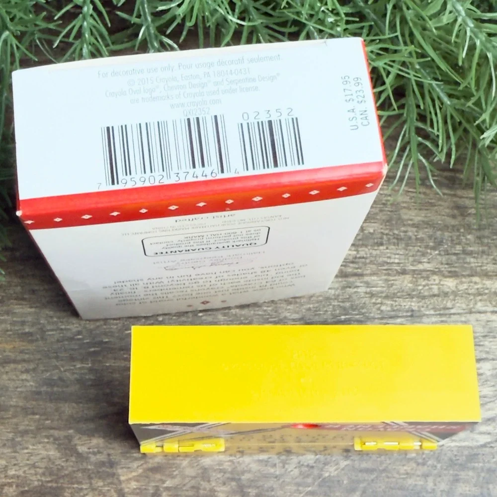 2015 Hallmark Keepsake Crayola Big Box of 64 Crayons Ornament QXI2352